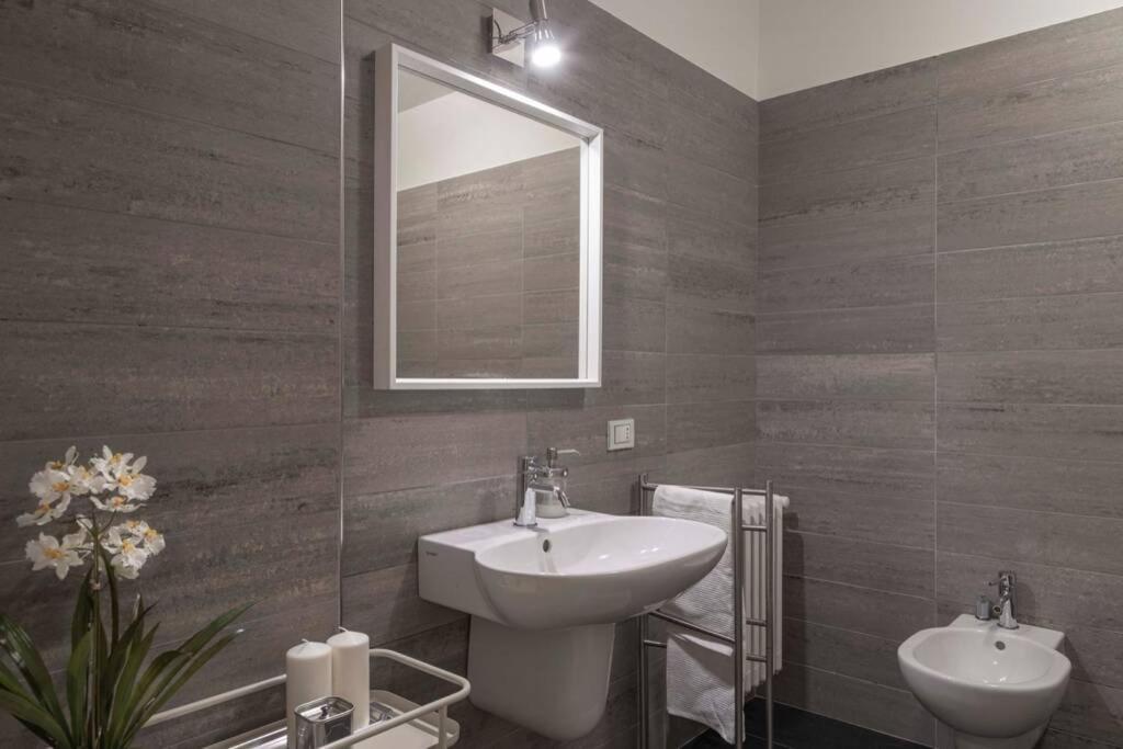 Palazzo Tergesteo Tirabora Suite Apartments Τεργέστη Εξωτερικό φωτογραφία